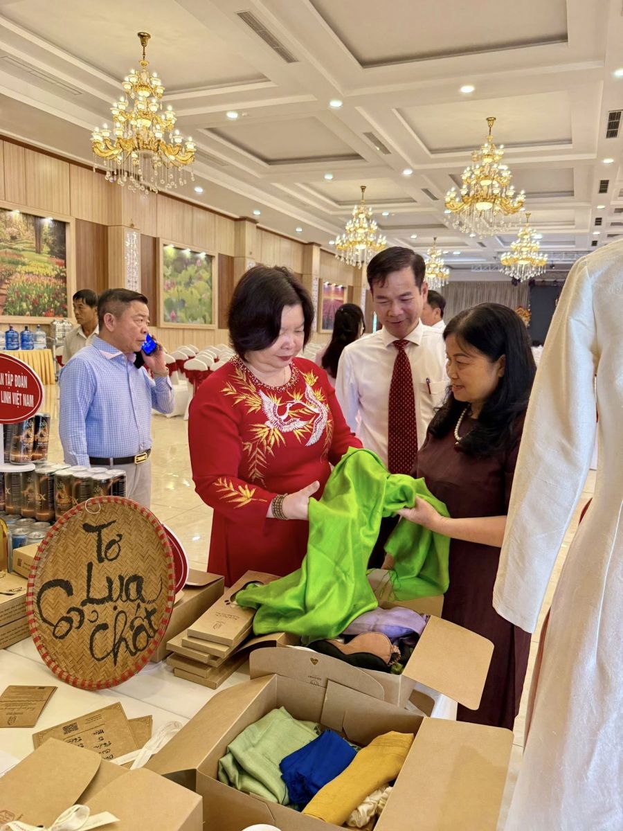 Hợp tác xã Lụa Cổ Chất – Hành trình khôi phục và phát triển giá trị làng nghề truyền thống