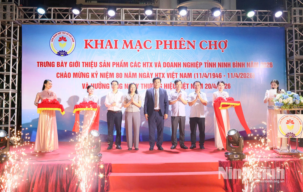 Khai mạc Phiên chợ trưng bày, giới thiệu sản phẩm của các HTX và doanh nghiệp tỉnh Ninh Bình năm 2026