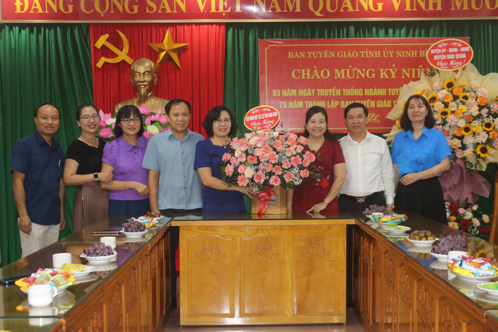 Liên minh HTX tỉnh Ninh Bình chúc mừng Ngày truyền thống ngành Tuyên giáo của Đảng   