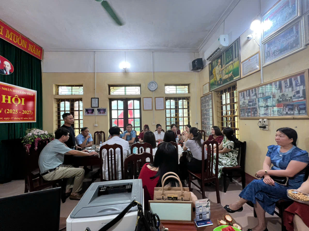 Lớp tập huấn cán bộ Quỹ tín dụng nhân dân thăm mô hình thực tế