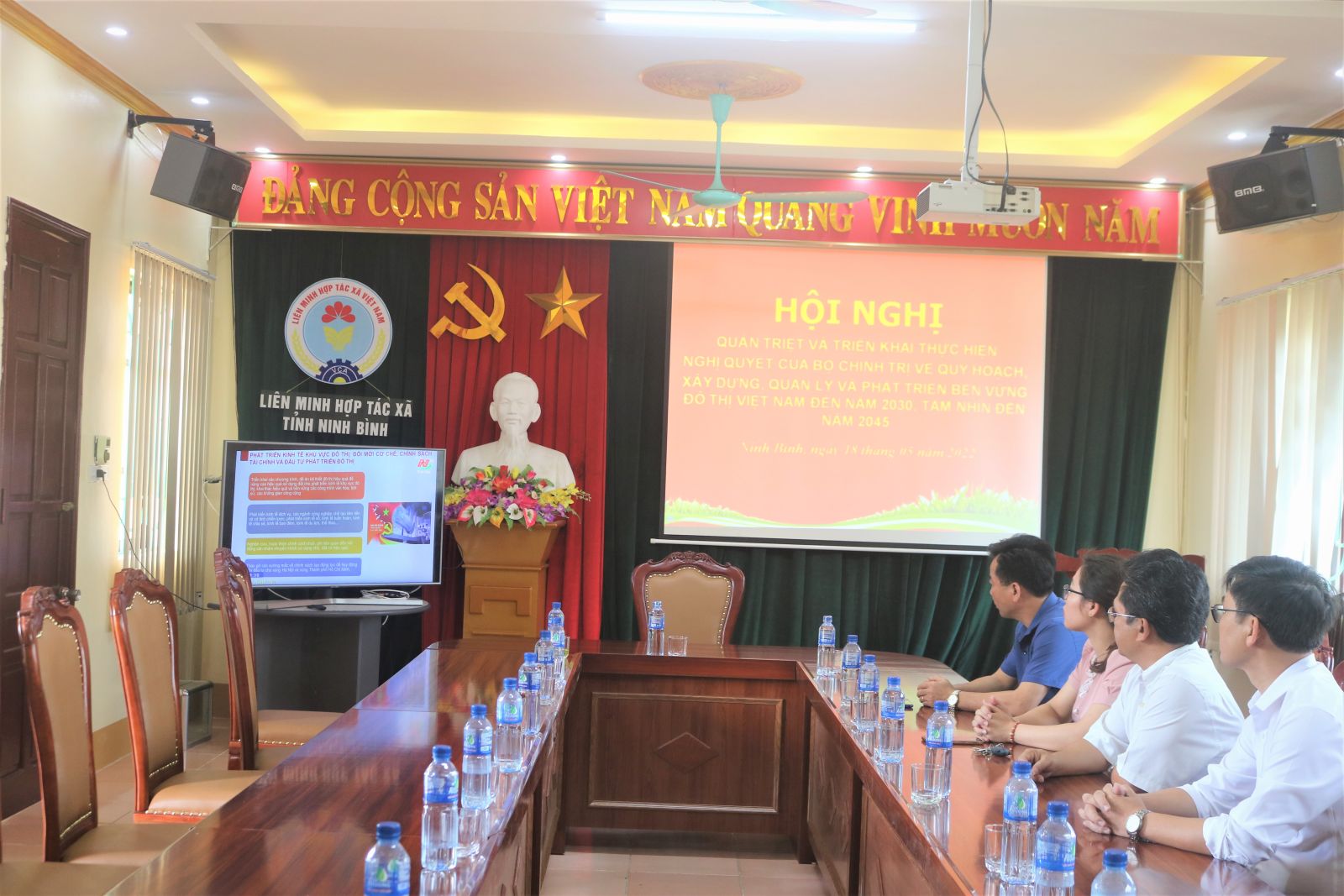 Liên minh HTX tỉnh tham dự hội nghị trực tuyến quán triệt và triển khai thực hiện Nghị quyết số 06-NQ/TW của Bộ Chính trị khóa XIII.