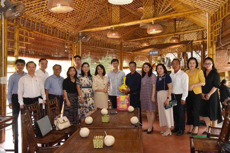 Đại biểu Quốc hội khảo sát mô hình hợp tác xã Ninh Bình