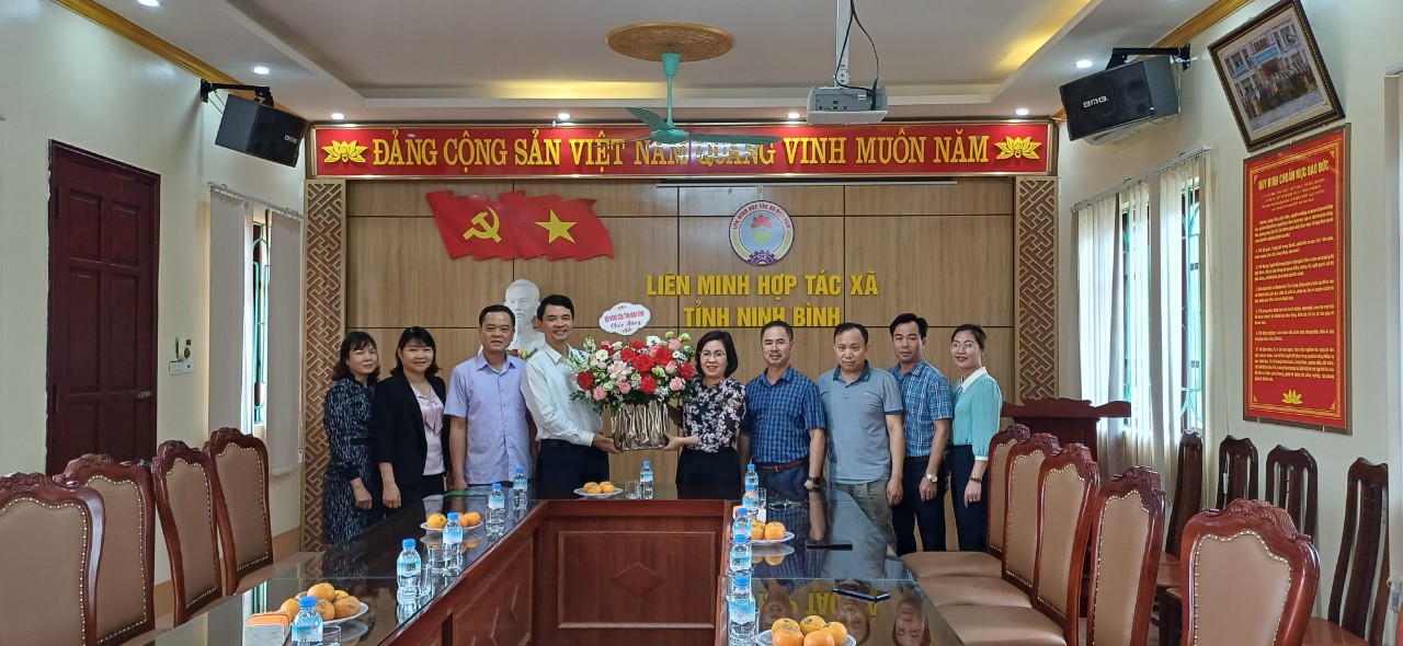 Hội Nông dân tỉnh chúc mừng ngày Hợp tác xã Việt Nam 11/4.