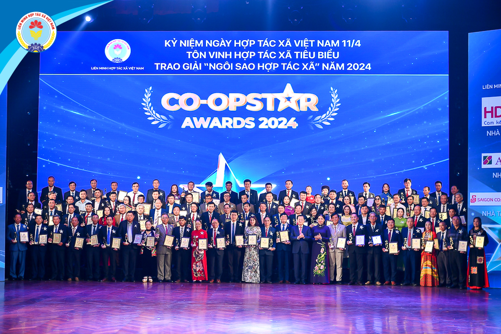 Tôn vinh 100 HTX tiêu biểu và Giải thưởng Ngôi sao Hợp tác xã năm 2024 “CoopStar Awards 2024”