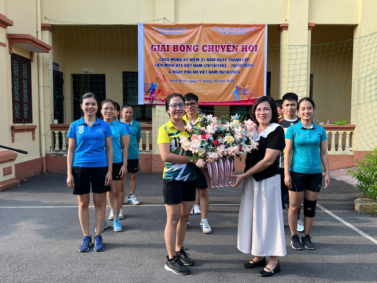 Công đoàn Liên minh HTX tổ chức Giải Bóng chuyền hơi chào mừng kỷ niệm 94 năm ngày Phụ nữ Việt Nam (20/10/1930 – 20/10/2024)