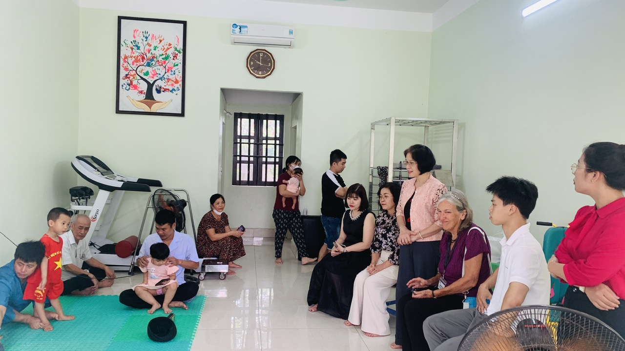 Thăm và tặng quà hợp tác xã Thiện nguyện Tâm Đức